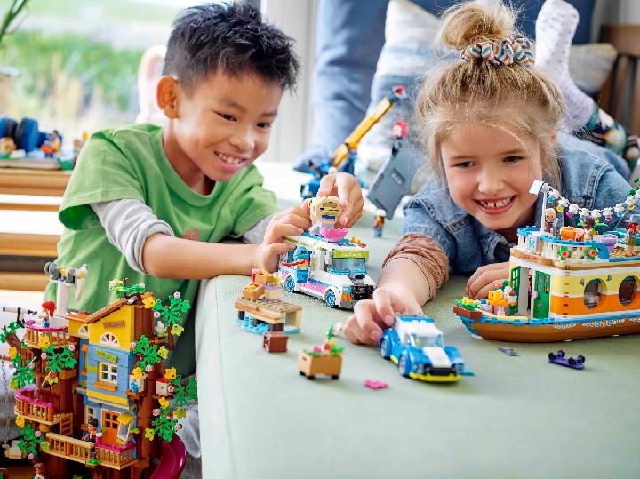 Bermain Lego: Aktivitas Mengasah Kreativitas dan Kemandirian Anak-Anak yang Lebih Menyenangkan daripada Main Gadget